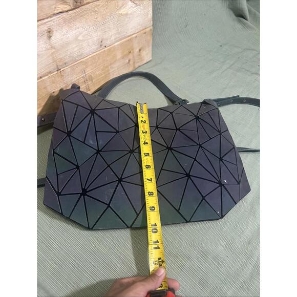 Geometric Luminous Purses and Handbags for Women Holographic Reflective Crossbod - Picture 14 of 15